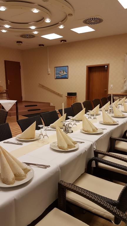 Hotel Restaurant Paelzer-Buwe Хаслох Экстерьер фото